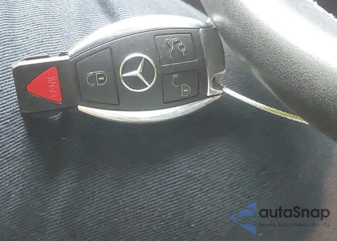 2020 Mercedes-Benz Gla 250 4Matic z USA, uszkodzony, nr VIN WDCTG4GB8LU026361